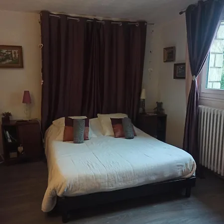 2 D'hotes Au Bord De L'eure - 1 Lit Double Et 1 Lit Simple-3 Pers- Sanitaire Commun לינה וארוחת בוקר *