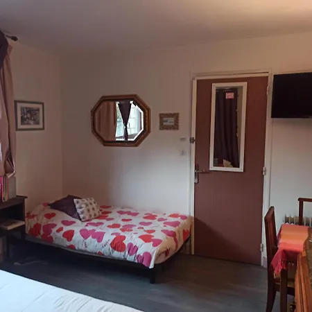 2 D'hotes Au Bord De L'eure - 1 Lit Double Et 1 Lit Simple-3 Pers- Sanitaire Commun לינה וארוחת בוקר